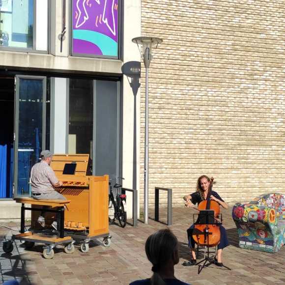 De Zingende Toren met celliste Judith Groen